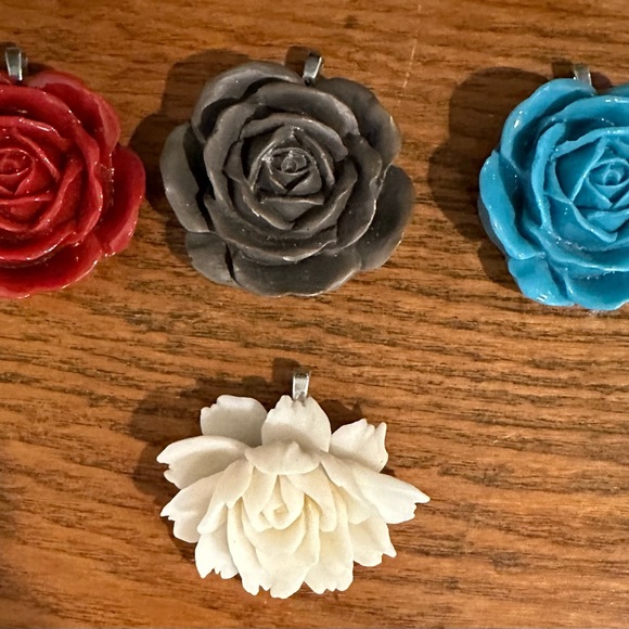 Handcrafted resin pendants. Chain is NOT included. - Picture 5 of 6